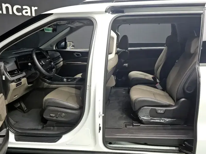 2025 Kia Carnival с пробегом 8 556 км