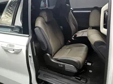 2025 Kia Carnival с пробегом 8 556 км