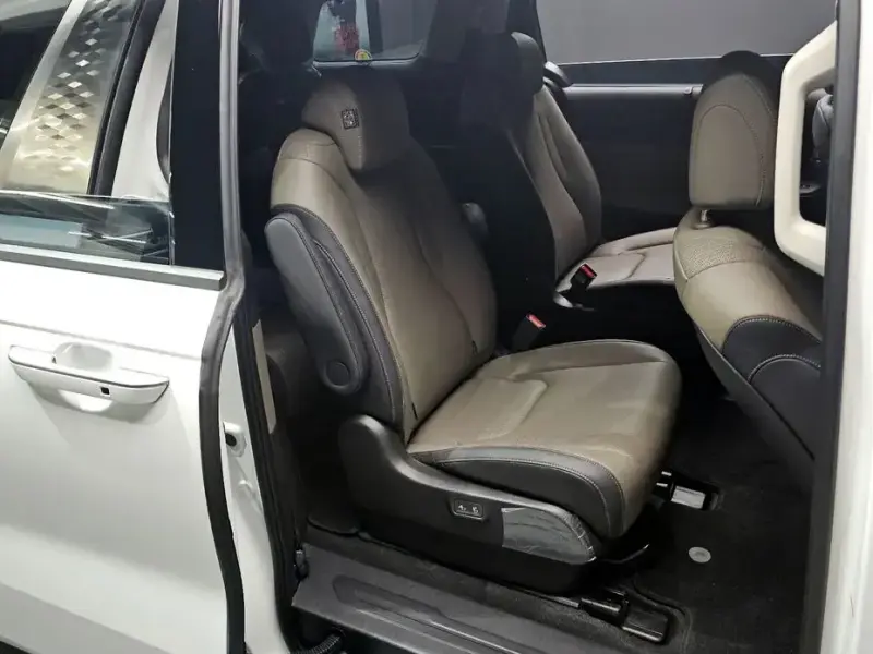 2025 Kia Carnival с пробегом 8 556 км