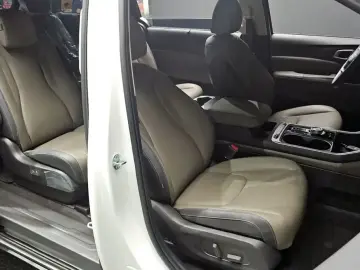 2025 Kia Carnival с пробегом 8 556 км