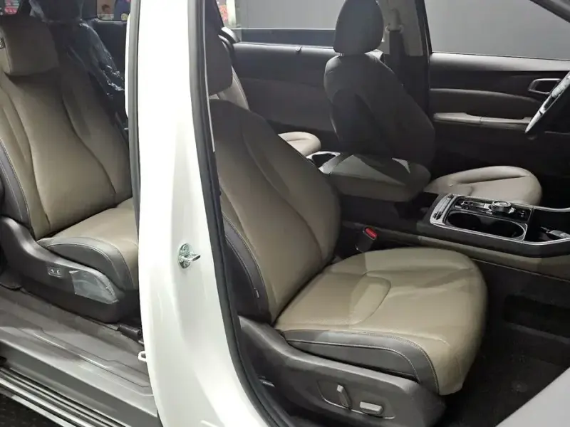 2025 Kia Carnival с пробегом 8 556 км