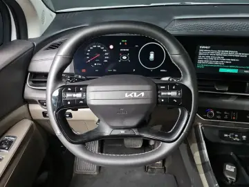 2025 Kia Carnival с пробегом 8 556 км