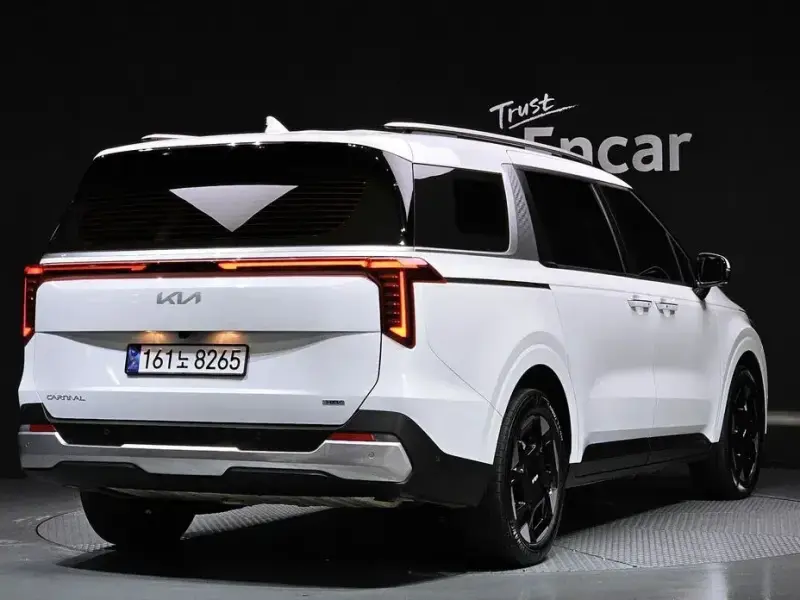 2025 Kia Carnival с пробегом 72 587 км