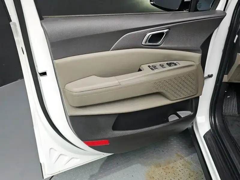 2025 Kia Carnival с пробегом 8 556 км
