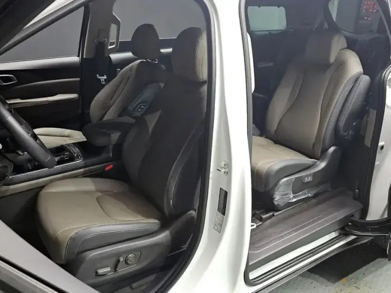 2025 Kia Carnival с пробегом 8 556 км