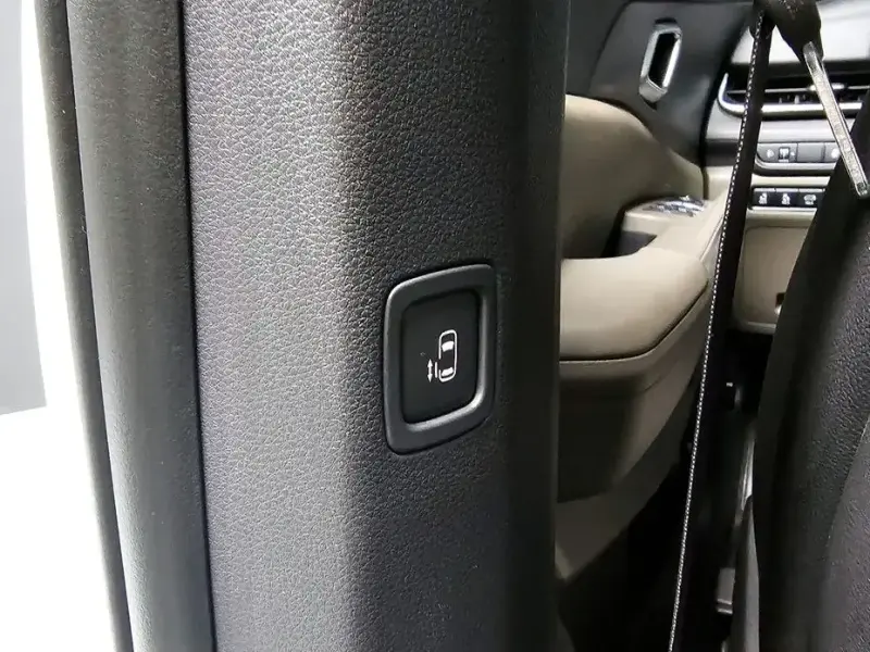 2025 Kia Carnival с пробегом 8 556 км