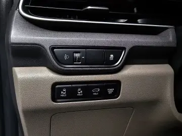 2025 Kia Carnival с пробегом 8 556 км