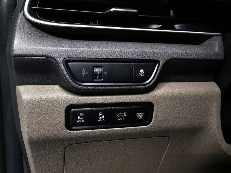 2025 Kia Carnival с пробегом 8 556 км
