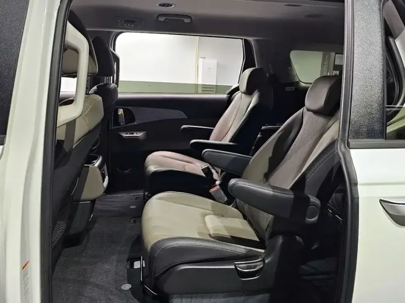 2025 Kia Carnival с пробегом 72 587 км