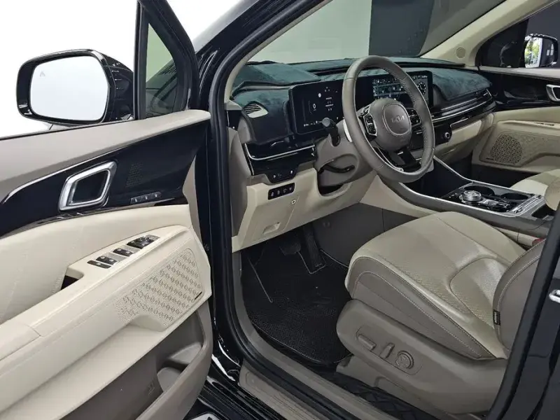 2024 Kia Carnival с пробегом 19 279 км