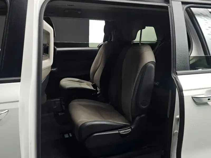 2024 Kia Carnival с пробегом 64 522 км