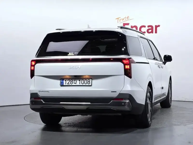 2024 Kia Carnival с пробегом 40 143 км