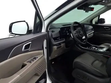 2024 Kia Carnival с пробегом 40 143 км