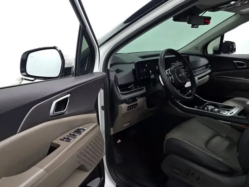 2024 Kia Carnival с пробегом 40 143 км