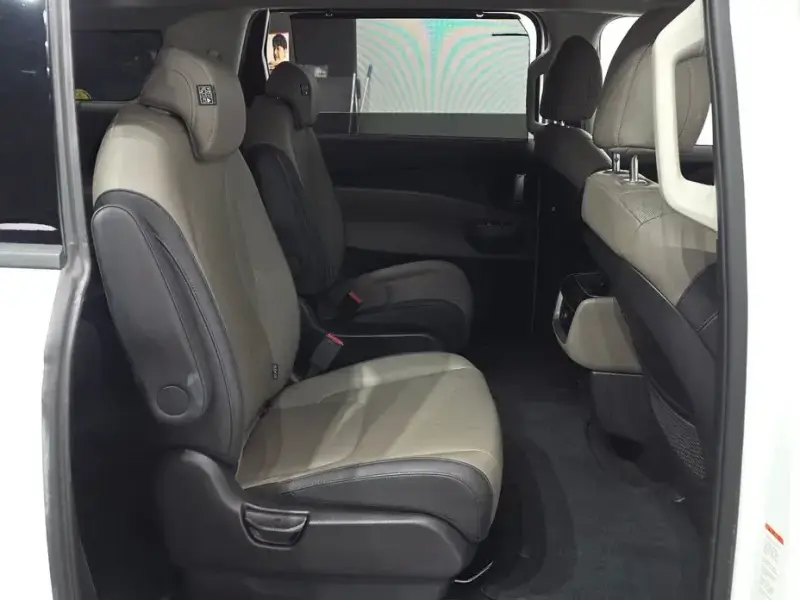 2024 Kia Carnival с пробегом 40 143 км