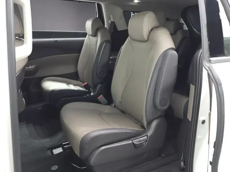 2024 Kia Carnival с пробегом 40 143 км