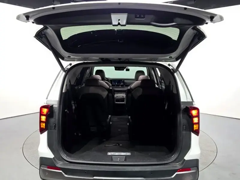 2024 Kia Carnival с пробегом 40 143 км