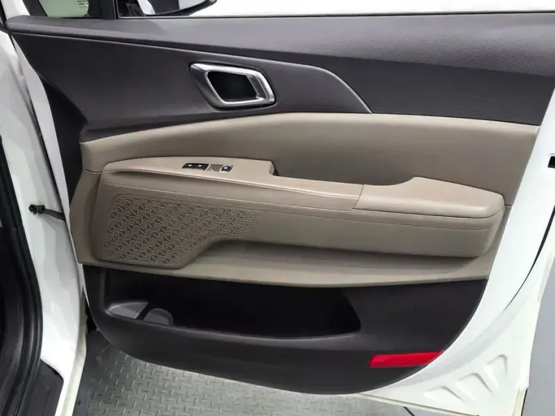 2024 Kia Carnival с пробегом 40 143 км