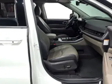2024 Kia Carnival с пробегом 40 143 км