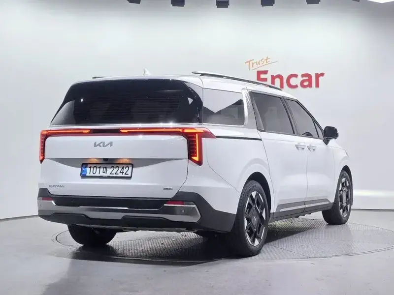 2024 Kia Carnival с пробегом 47 854 км