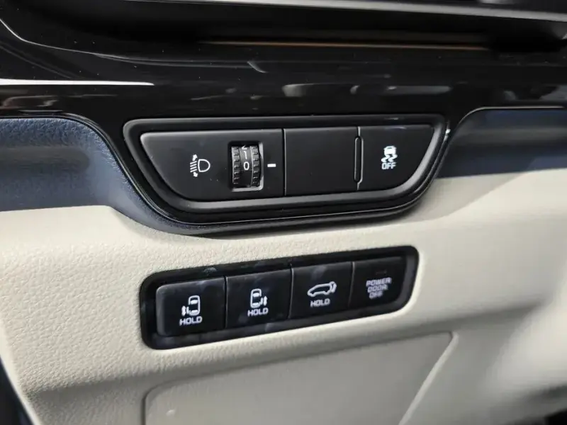 2024 Kia Carnival с пробегом 37 632 км
