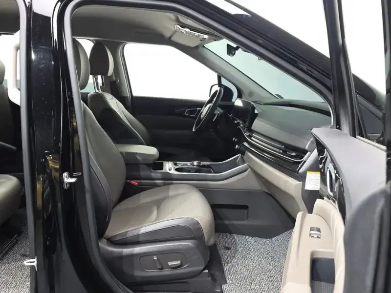 2024 Kia Carnival с пробегом 68 384 км
