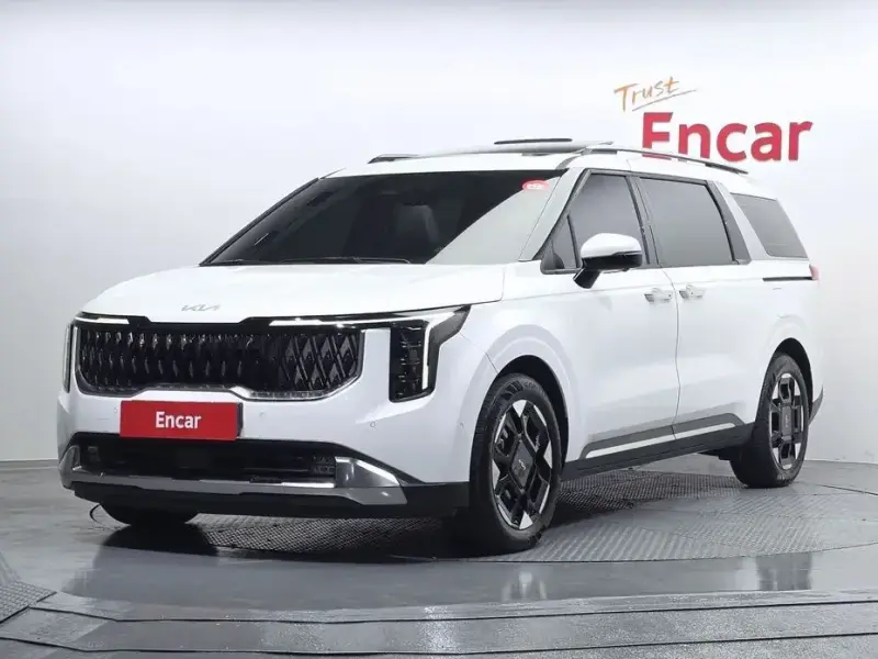 2024 Kia Carnival с пробегом 9 946 км