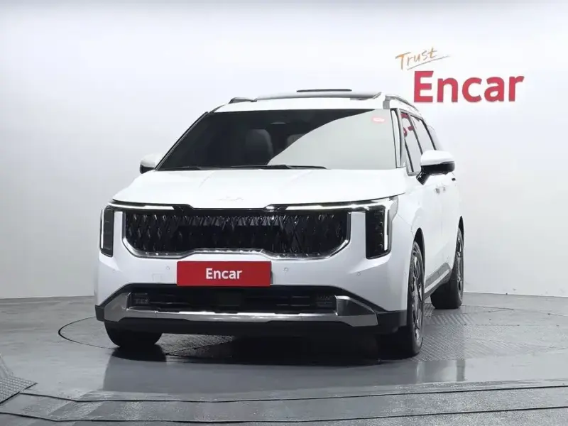 2024 Kia Carnival с пробегом 9 946 км