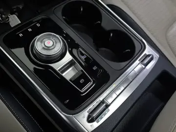 2024 Kia Carnival с пробегом 9 946 км