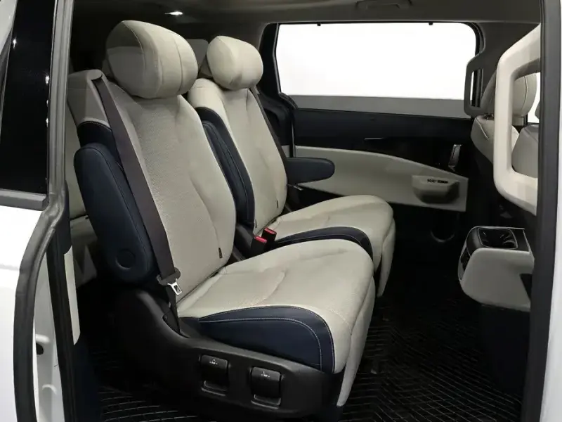 2024 Kia Carnival с пробегом 9 946 км