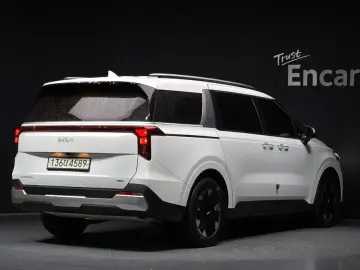 2025 Kia Carnival с пробегом 7 990 км