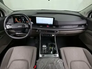 2025 Kia Carnival с пробегом 7 990 км