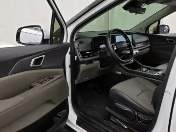 2025 Kia Carnival с пробегом 7 990 км