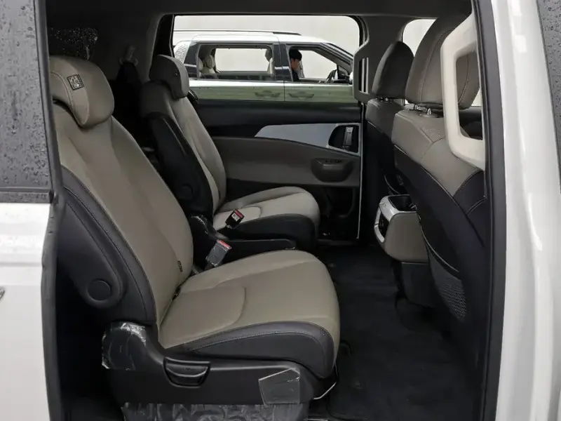 2025 Kia Carnival с пробегом 7 990 км