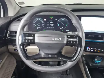 2025 Kia Carnival с пробегом 28 961 км