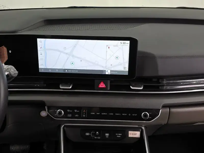 2025 Kia Carnival с пробегом 7 990 км