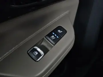 2025 Kia Carnival с пробегом 28 961 км