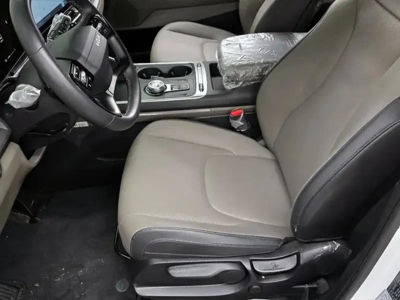 2025 Kia Carnival с пробегом 7 990 км