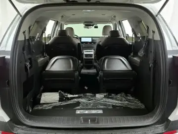 2025 Kia Carnival с пробегом 7 990 км