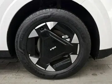 2025 Kia Carnival с пробегом 7 990 км