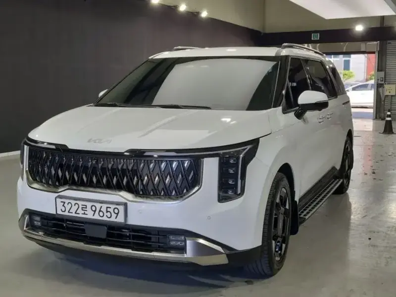 2024 Kia Carnival с пробегом 24 414 км