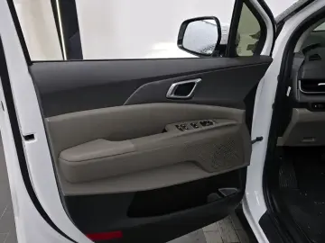 2025 Kia Carnival с пробегом 7 990 км