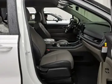 2025 Kia Carnival с пробегом 7 990 км