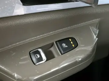 2025 Kia Carnival с пробегом 7 990 км