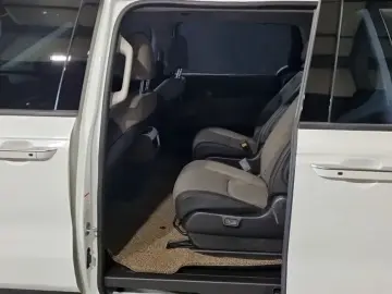 2024 Kia Carnival с пробегом 24 414 км