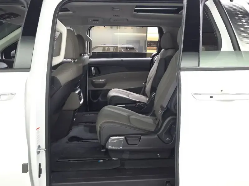 2024 Kia Carnival с пробегом 31 011 км
