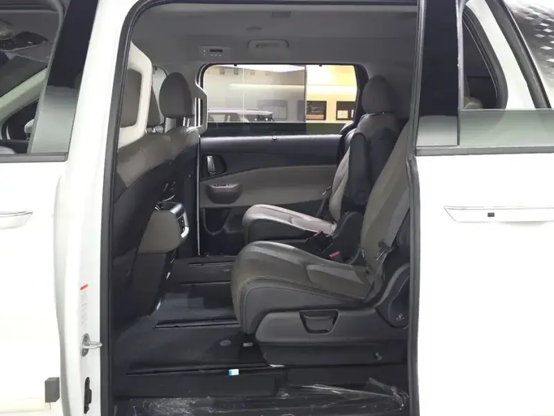 2024 Kia Carnival с пробегом 19 474 км