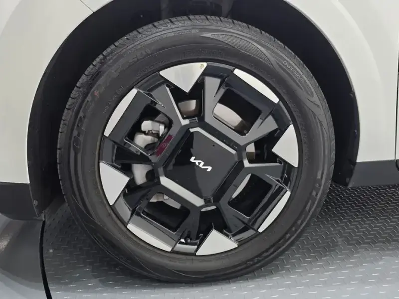 2025 Kia Carnival с пробегом 40 731 км