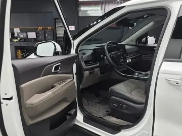 2025 Kia Carnival с пробегом 40 731 км