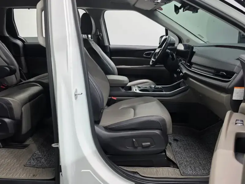 2025 Kia Carnival с пробегом 40 731 км